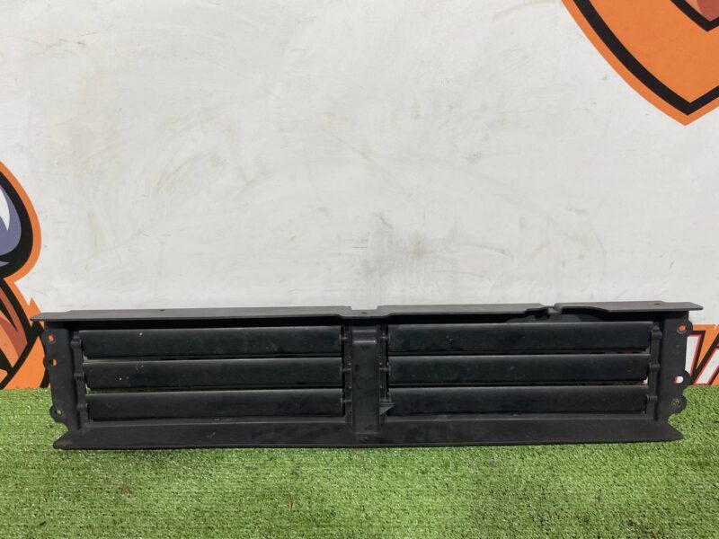 T4K1060 Lower blinds flap Jaguar I-Pace X590 (2018-) Used cost 320 € in stock 2 pcs.