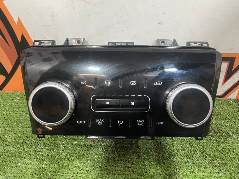 T4K1138 Heater control panel Jaguar I-Pace X590 (2018-) USED cost 150 € in stock 1 pcs.