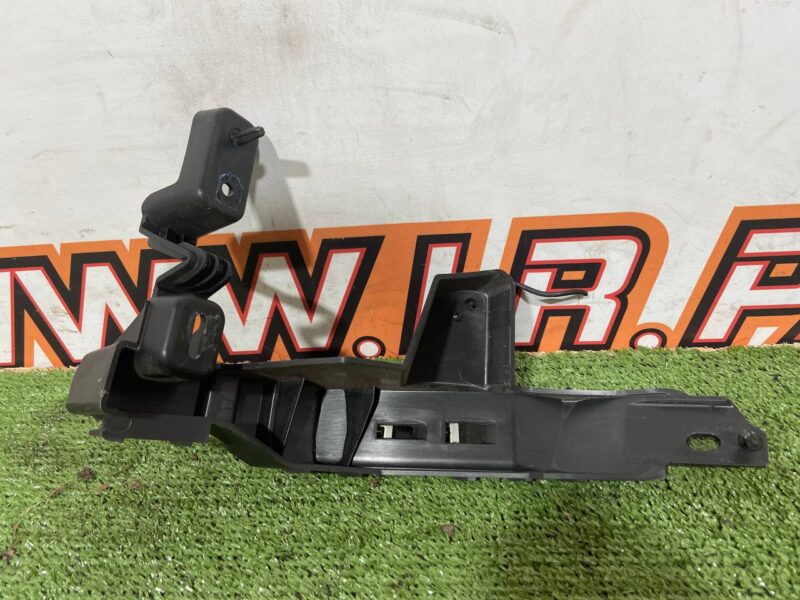 T4K11434 Rear bumper mounting bracket right Jaguar I-Pace X590 (2018-) Used cost 35 € in stock 2 pcs.