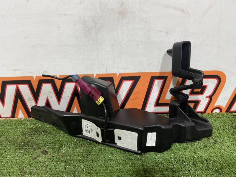 T4K11434 Rear bumper mounting bracket right Jaguar I-Pace X590 (2018-) Used cost 35 € in stock 2 pcs.