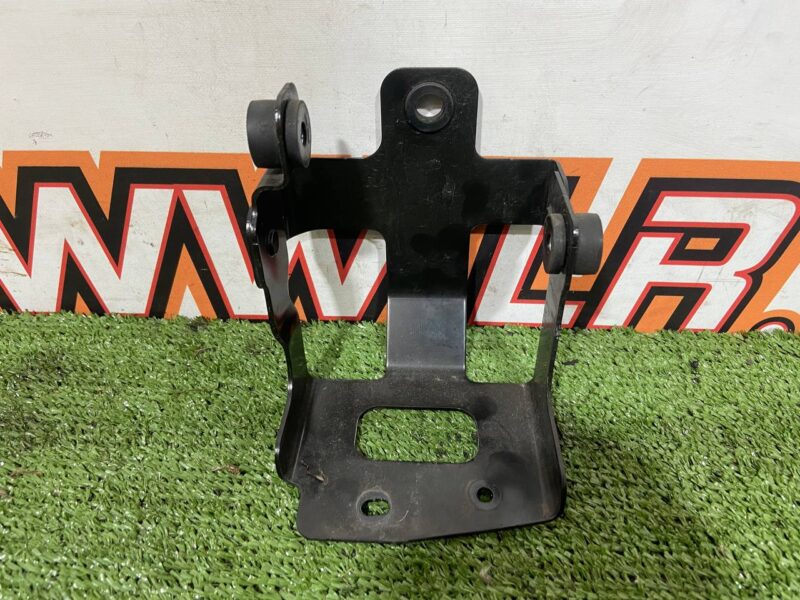 T4K11572 Speaker bracket Jaguar I-Pace X590 (2018-) Used cost 15 € in stock 2 pcs.