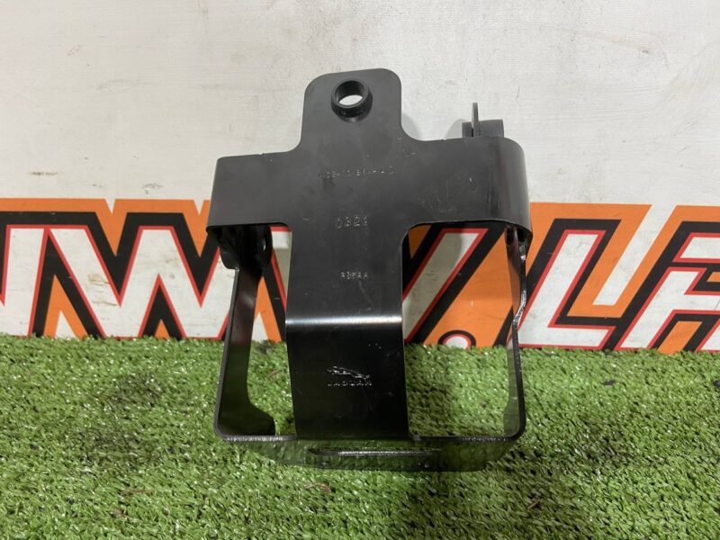 T4K11572 Speaker bracket Jaguar I-Pace X590 (2018-) Used cost 15 € in stock 2 pcs.