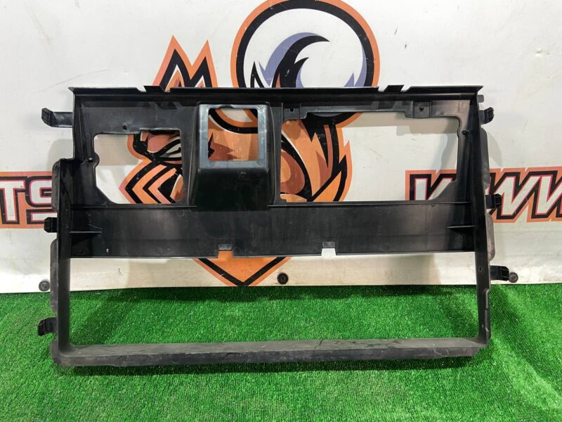 T4K1260 Radiator deflector Jaguar I-Pace X590 (2018-) Used cost 85 € in stock 4 pcs.