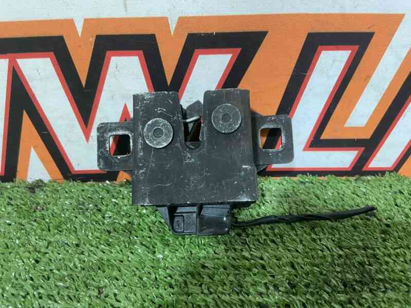 T4K13981 Right bonnet lock with sensor Jaguar I-Pace X590 (2018-) Used cost 15 € in stock 4 pcs.