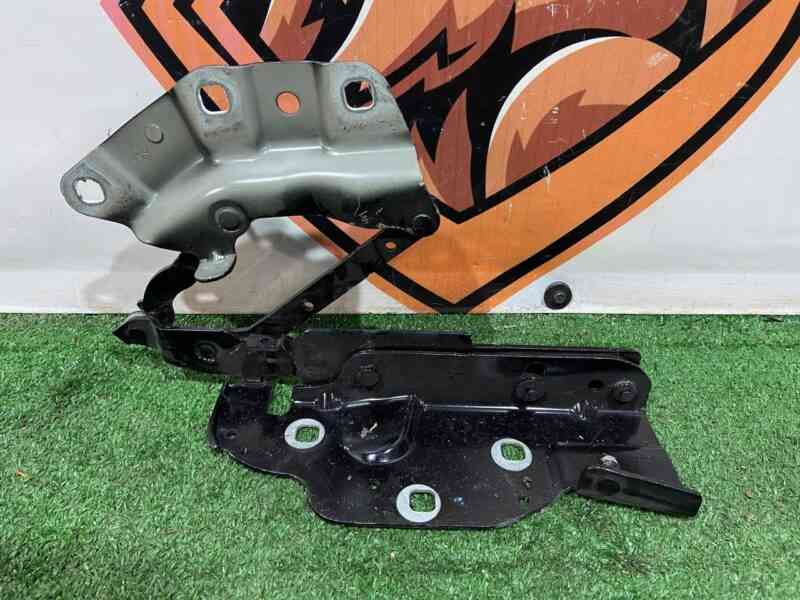 T4K14049 Bonnet hinge right Jaguar I-Pace X590 (2018-) Used cost 90 € in stock 4 pcs.