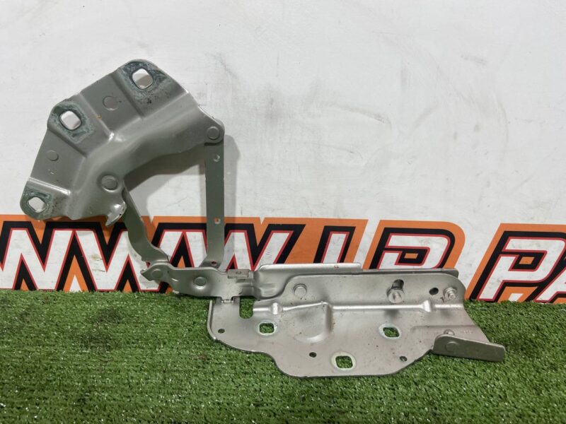 T4K14049 Bonnet hinge right Jaguar I-Pace X590 (2018-) Used cost 90 € in stock 4 pcs.
