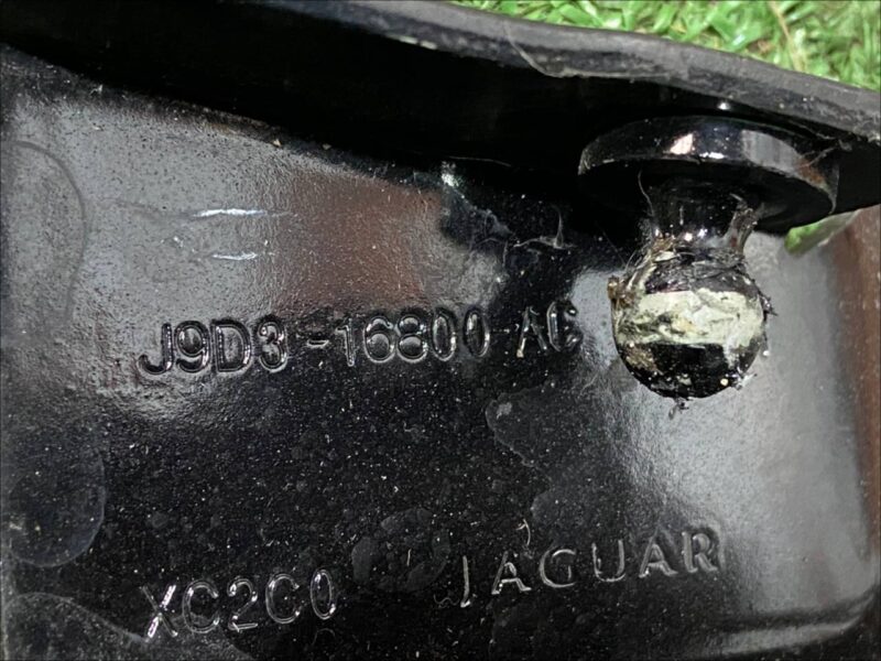 T4K14049 Bonnet hinge right Jaguar I-Pace X590 (2018-) Used cost 90 € in stock 4 pcs.