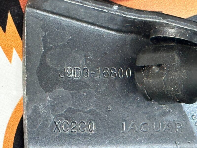 T4K14049 Bonnet hinge right Jaguar I-Pace X590 (2018-) Used cost 90 € in stock 4 pcs.