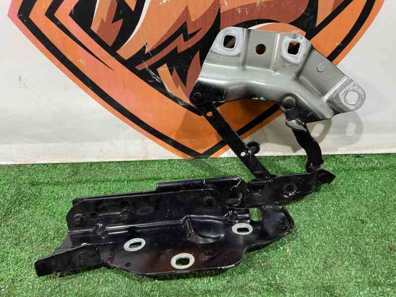 T4K14050 Left hood hinge Jaguar I-Pace X590 (2018-) Used cost 90 € in stock 4 pcs.