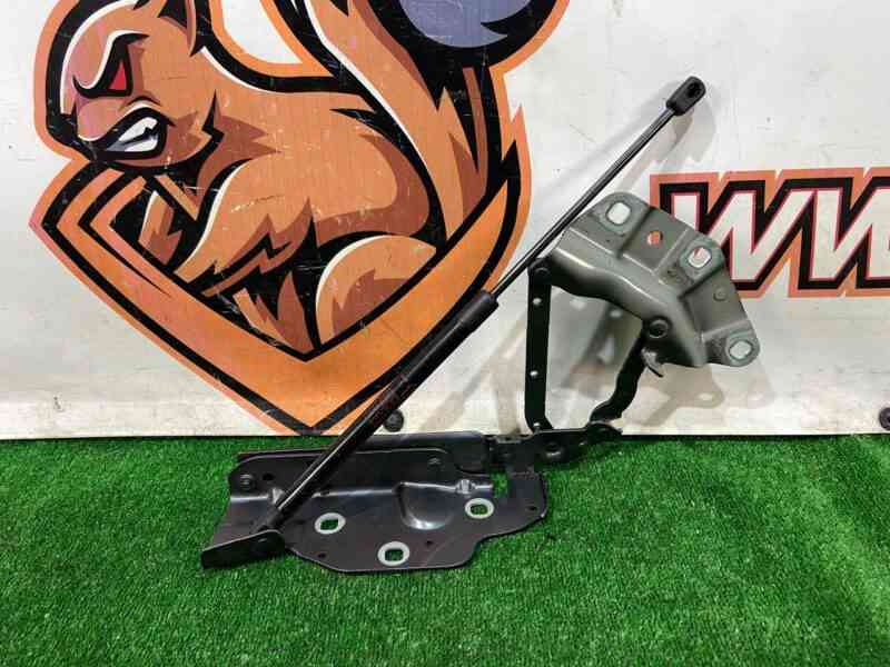 T4K14050 Left hood hinge Jaguar I-Pace X590 (2018-) Used cost 90 € in stock 4 pcs.