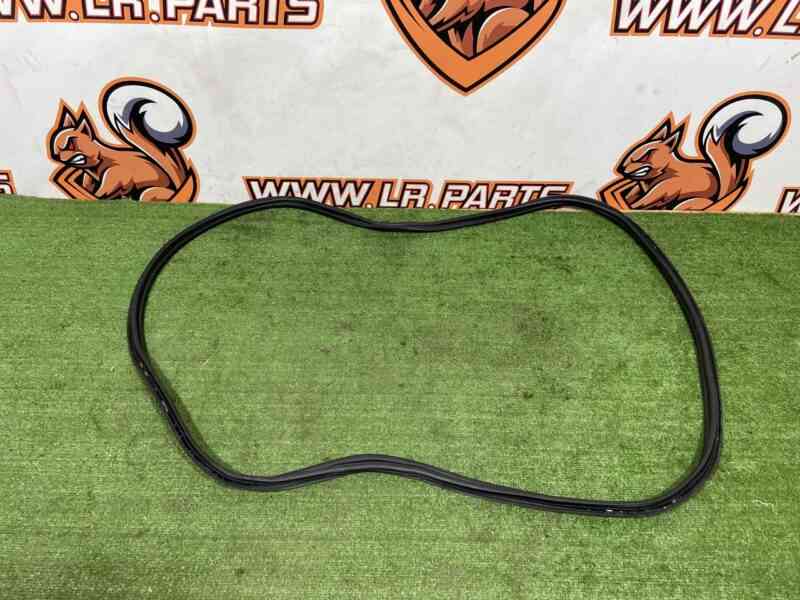 T4K1408 Jaguar I-Pace X590 (2018-) Trunk Lid Seal Used cost 65 € in stock 3 pcs.