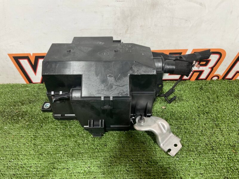 T4K16304 Engine Compartment Fuse Box Jaguar I-Pace X590 (2018-) Used cost 160 € in stock 1 pcs.