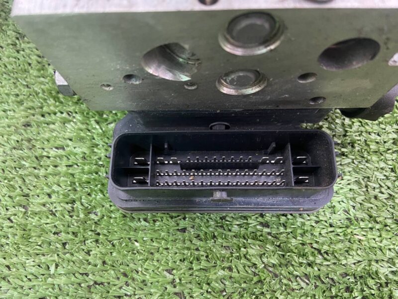 T4K16575 ABS unit Jaguar I-Pace X590 (2018-) USED cost 500 € in stock 6 pcs.