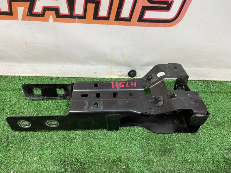 T4K2025 Bracket front left panel Jaguar I-Pace X590 (2018-) Used cost 65 € in stock 1 pcs.