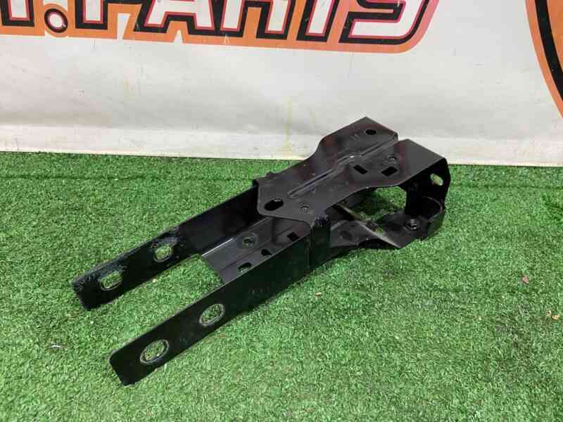 T4K2025 Bracket front left panel Jaguar I-Pace X590 (2018-) Used cost 65 € in stock 1 pcs.