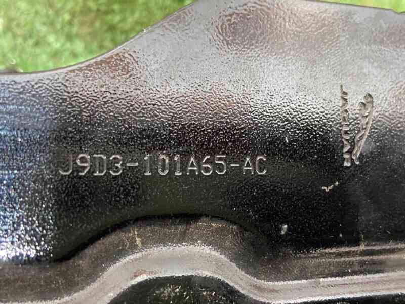 T4K2025 Bracket front left panel Jaguar I-Pace X590 (2018-) Used cost 65 € in stock 1 pcs.