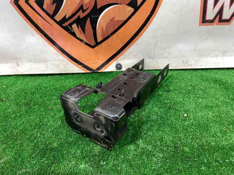 T4K2025 Bracket front left panel Jaguar I-Pace X590 (2018-) Used cost 65 € in stock 1 pcs.