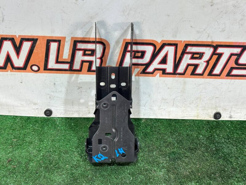 T4K2025 Bracket front left panel Jaguar I-Pace X590 (2018-) Used cost 65 € in stock 1 pcs.