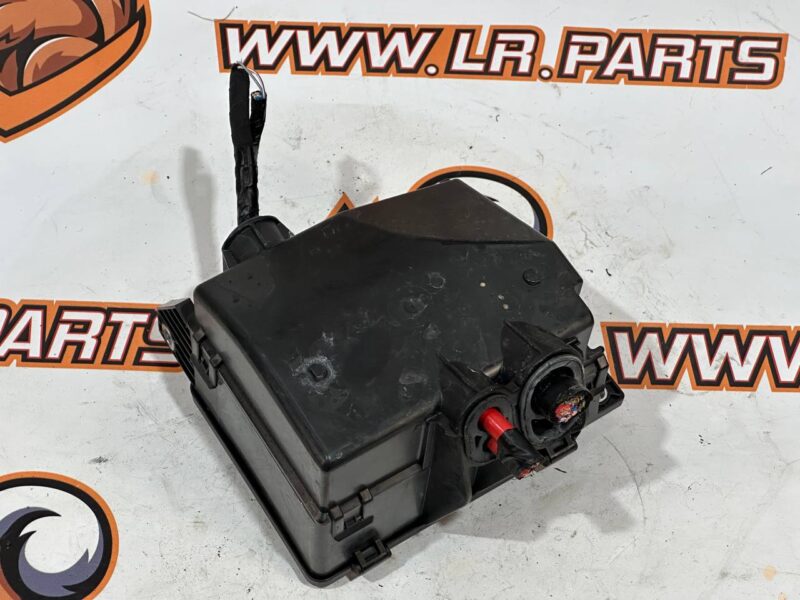 T4K4157 Jaguar I-Pace X590 Fuse Box (2018-) used cost 10 € in stock 1 pcs.