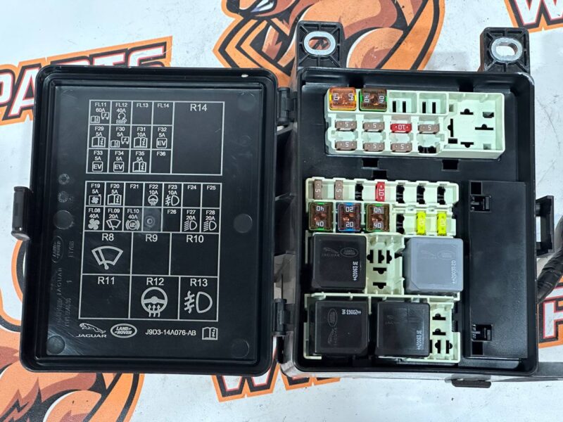 T4K4157 Jaguar I-Pace X590 Fuse Box (2018-) used cost 10 € in stock 1 pcs.