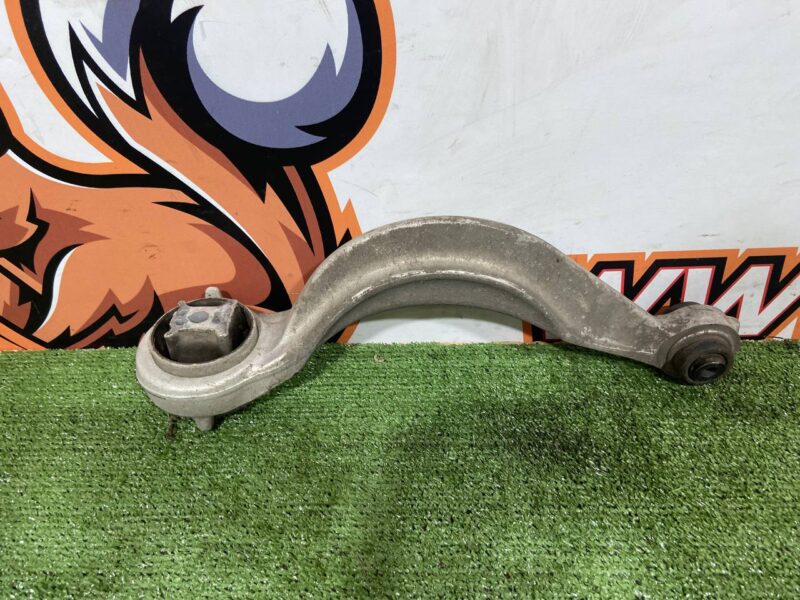 T4K5805 Front lower left control arm Jaguar I-Pace (2018-) Used cost 150 € in stock 7 pcs.