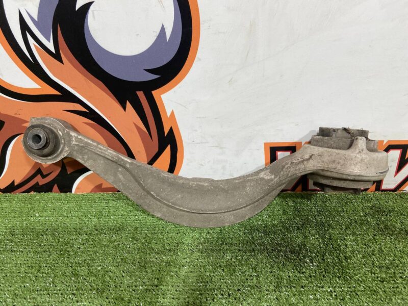 T4K5805 Front lower left control arm Jaguar I-Pace (2018-) Used cost 150 € in stock 7 pcs.
