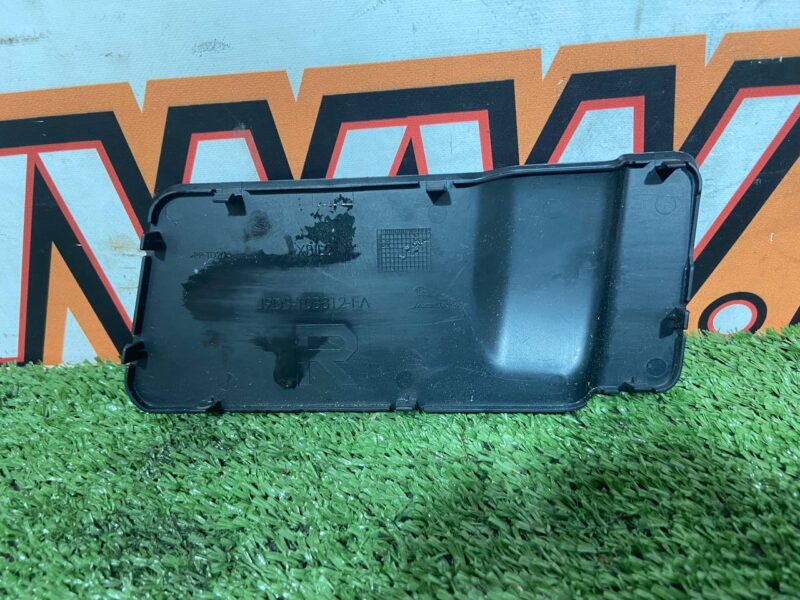 T4K6321 Trunk trim right center Jaguar I-Pace X590 (2018-) Used cost 35 € in stock 1 pcs.