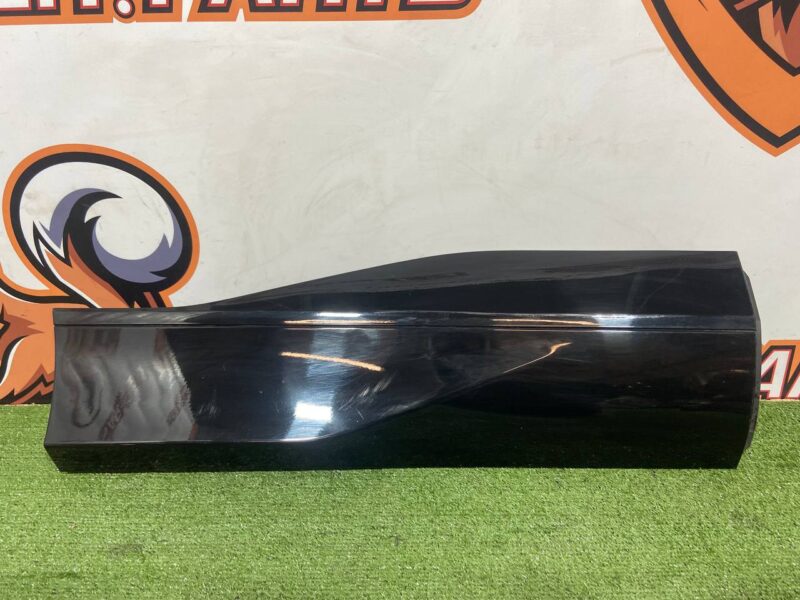 T4K9214LML Molding door rear right lower Jaguar I-Pace X590 (2018-) Used cost 150 € in stock 5 pcs.