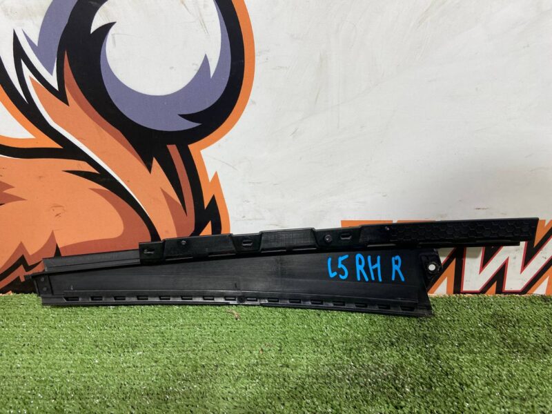 T4K9618 Rear right door molding Jaguar I-Pace (2018-) USED cost 30 € in stock 1 pcs.