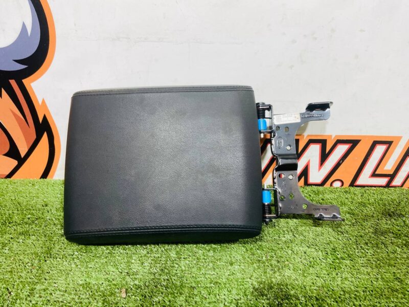 J9C15586QKW Armrest Jaguar I-Pace X590 (2018-) Used cost 185 € in stock 2 pcs.