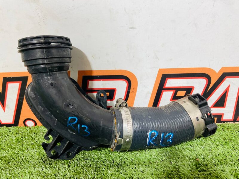 J9C7413 Intercooler Hose Jaguar E-Pace X540 (2017-) Used cost 80 € in stock 2 pcs.