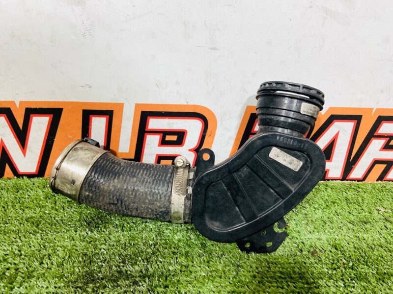 J9C7413 Intercooler Hose Jaguar E-Pace X540 (2017-) Used cost 80 € in stock 2 pcs.