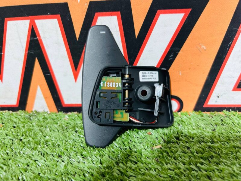LR028873 Left steering column switch for automatic transmission Range Rover L405 (2013-2021) Used cost 30 € in stock 3 pcs.