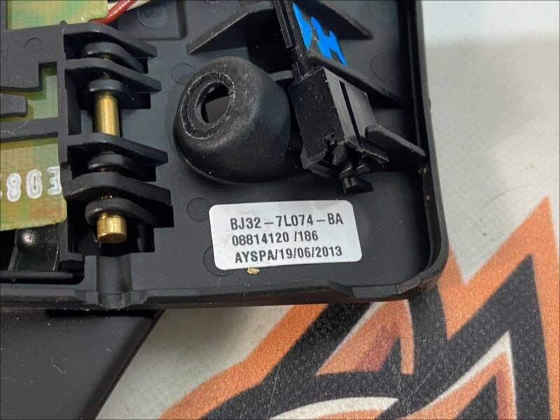 LR028874 Steering wheel switch automatic transmission right Range Rover L405 (2013-2021) Used cost 30 € in stock 3 pcs.