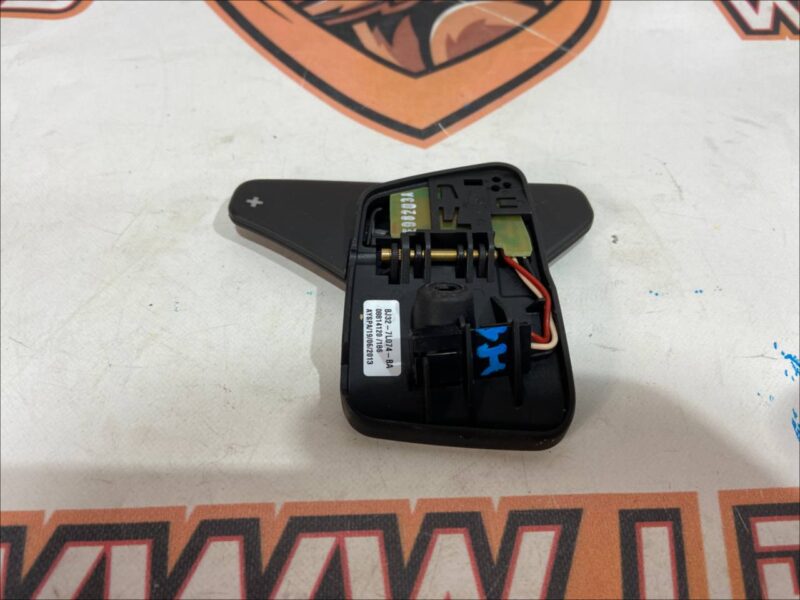 LR028874 Steering wheel switch automatic transmission right Range Rover L405 (2013-2021) Used cost 30 € in stock 3 pcs.