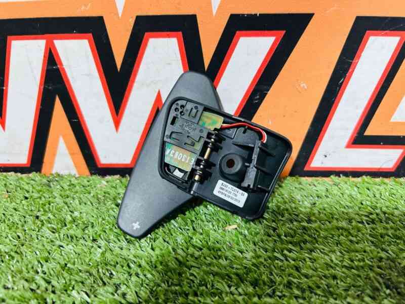 LR028874 Steering wheel switch automatic transmission right Range Rover L405 (2013-2021) Used cost 30 € in stock 3 pcs.