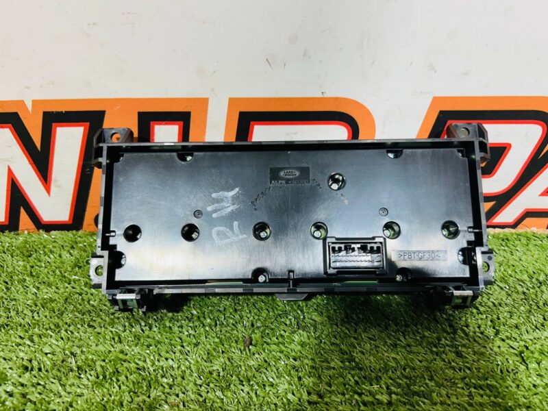 LR033679 Rear heater control panel Range Rover L405 (2013-2021) USED cost 200 € in stock 1 pcs.