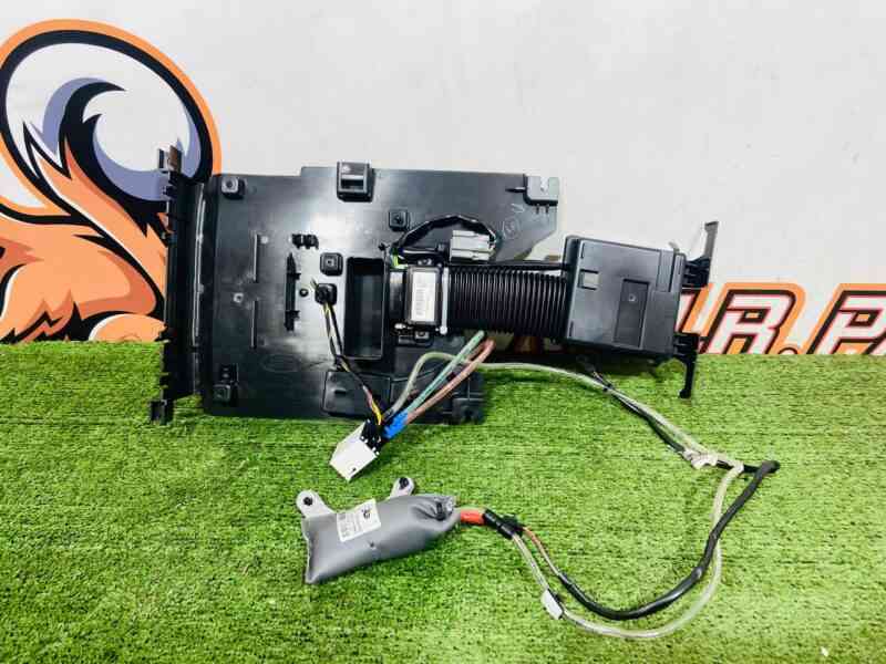 LR034627 Lumbar support for the back of the rear seat with air duct Range Rover L405 (2013-2021) Used cost 100 € in stock 2 pcs.