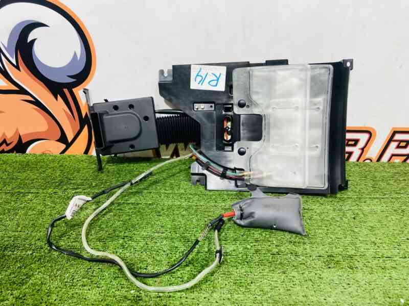 LR034627 Lumbar support for the back of the rear seat with air duct Range Rover L405 (2013-2021) Used cost 100 € in stock 2 pcs.