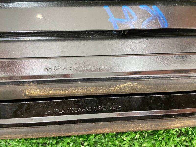 LR038349KIT Range Rover L405 (2013-2021) Short Roof Moldings Kit Used cost 140 € in stock 1 pcs.
