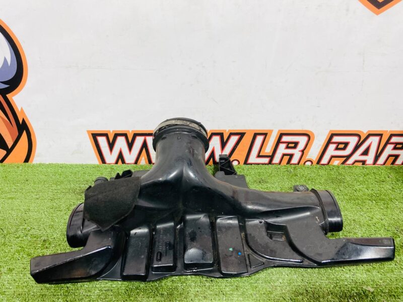 LR041246 Air filter duct to throttle valve Range Rover Sport L494 (2014-2022) Used cost 120 € in stock 3 pcs.