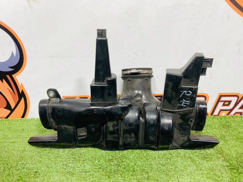 LR041246 Air filter duct to throttle valve Range Rover Sport L494 (2014-2022) Used cost 120 € in stock 3 pcs.