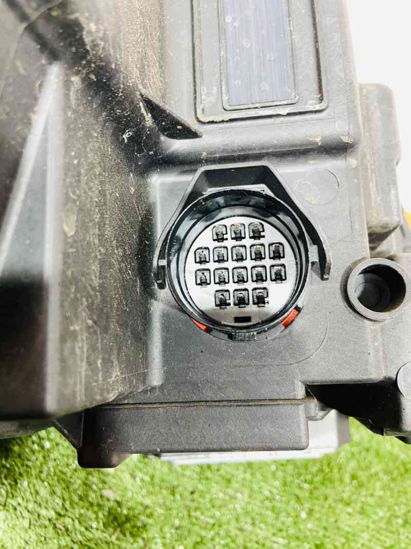 LR046926 Left headlight Range Rover L405 (2013-2021) used - Image 18