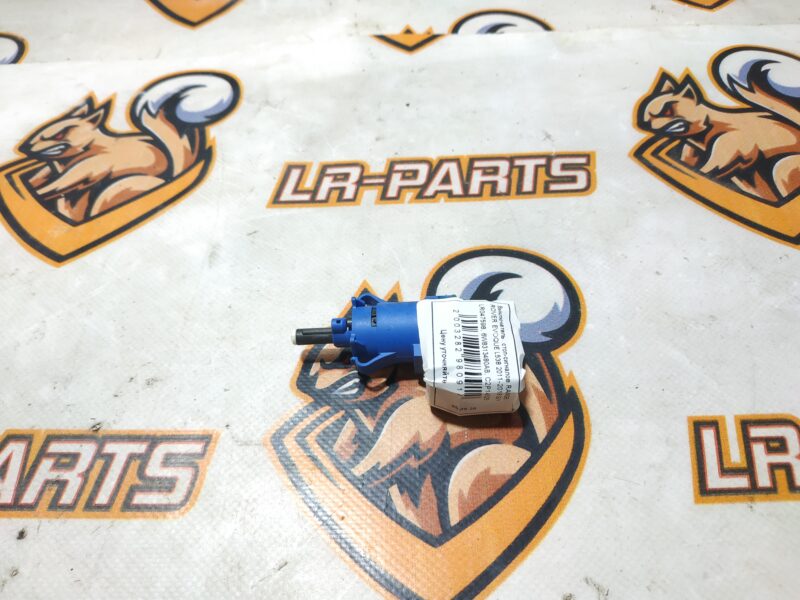 LR047598 Brake light switch RANGE ROVER EVOQUE (L538) 2011-2018 Used cost 10 € in stock 1 pcs.