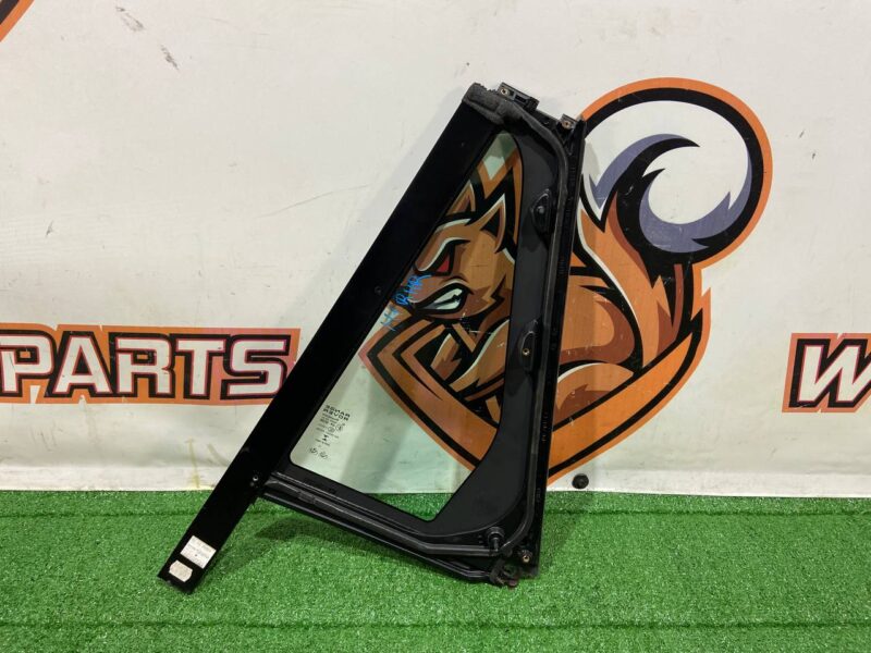 LR065500 Glass in the body side right rear Range Rover L405 (2013-2021) Used cost 150 € in stock 2 pcs.