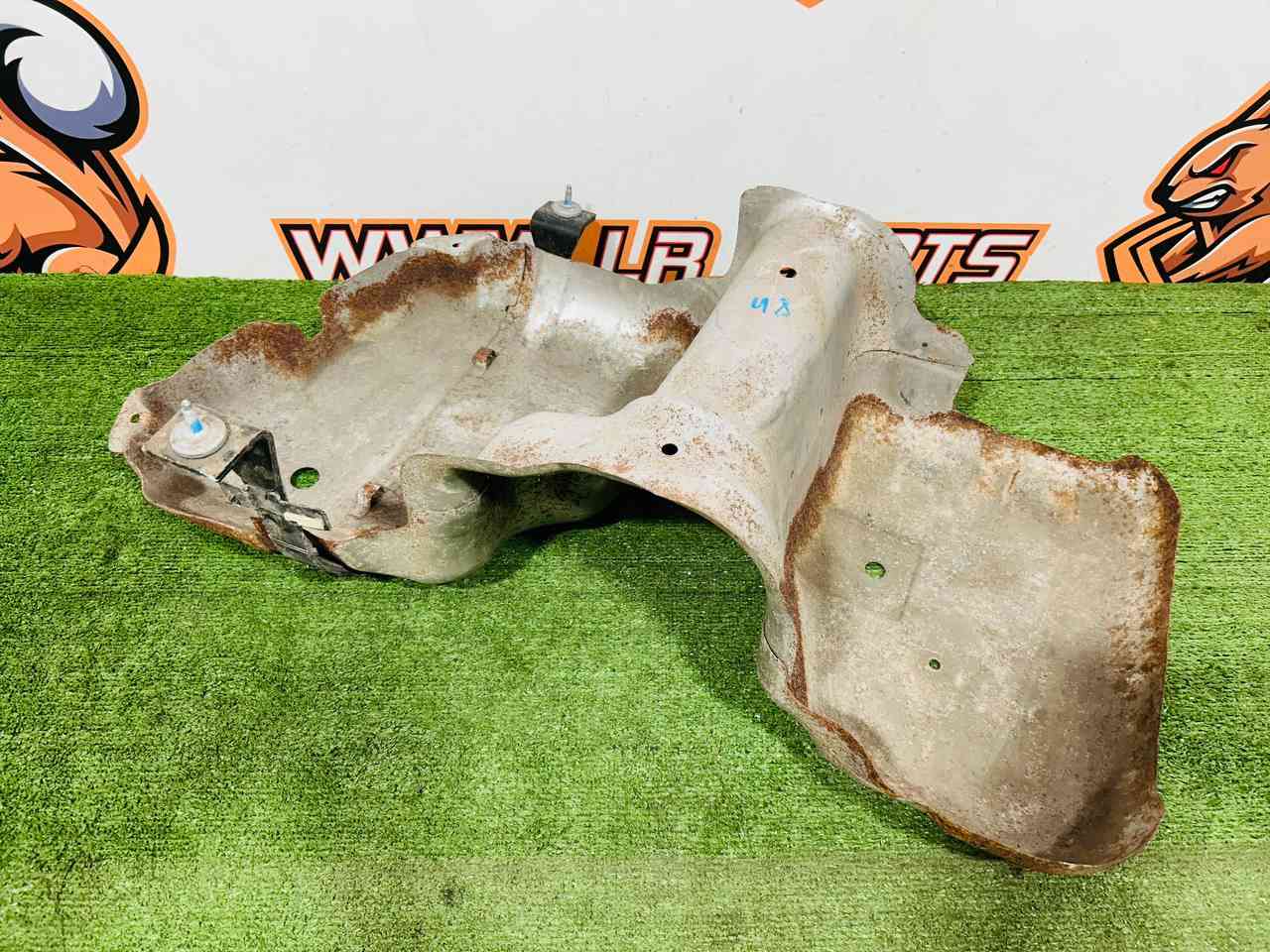 LR071884 Fuel tank protection Range Rover Evoque L538 (2012-2018) Used cost 135 € in stock 1 pcs.