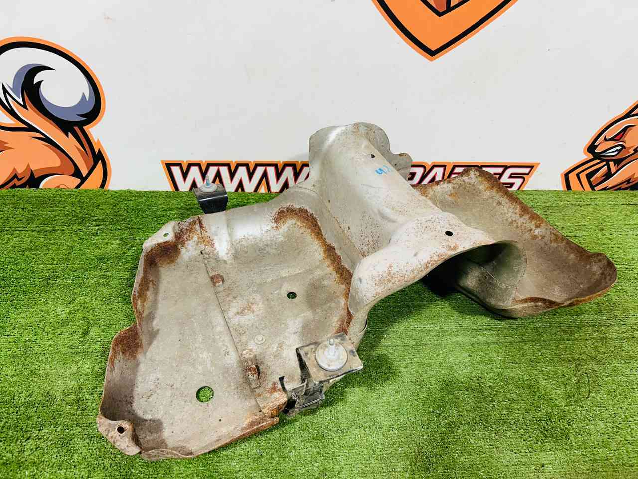 LR071884 Fuel tank protection Range Rover Evoque L538 (2012-2018) Used cost 135 € in stock 1 pcs.