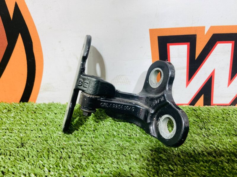 LR073599 Front right upper door hinge Land Rover Discovery 5 L462 (2017-) used cost 35 € in stock 1 pcs.