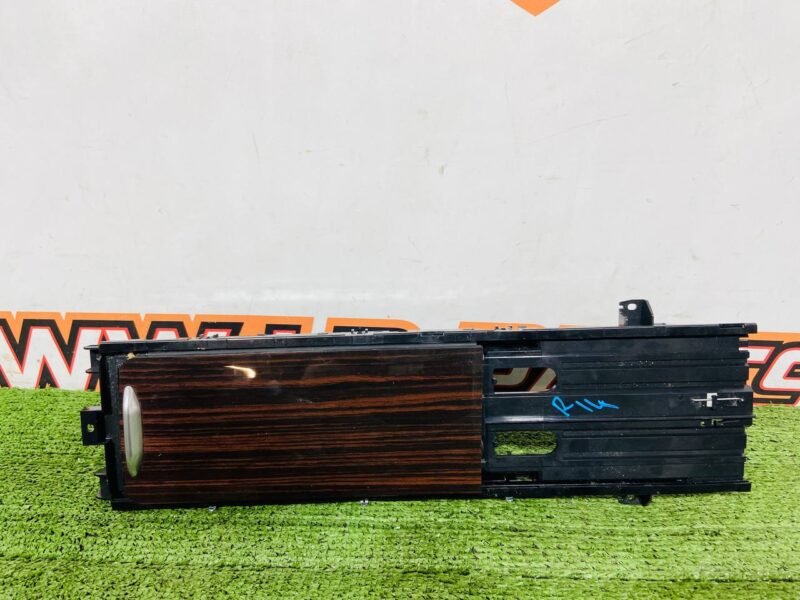 LR084039 Center console cup holder assembly Range Rover L405 (2013-2021) Used cost 100 € in stock 1 pcs.