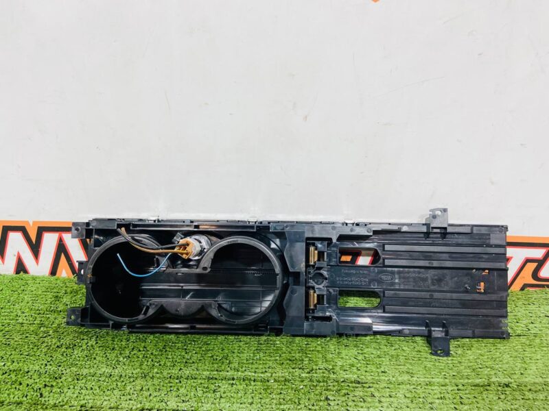 LR084039 Center console cup holder assembly Range Rover L405 (2013-2021) Used cost 100 € in stock 1 pcs.